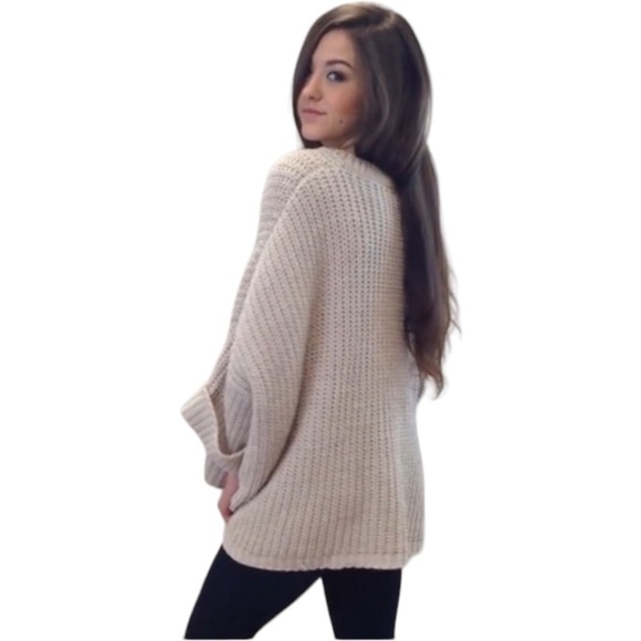 Pol Woman’s Beige Chunky Knit Pullover Oversized Soft pocket Sweater Size Large - Picture 5 of 13